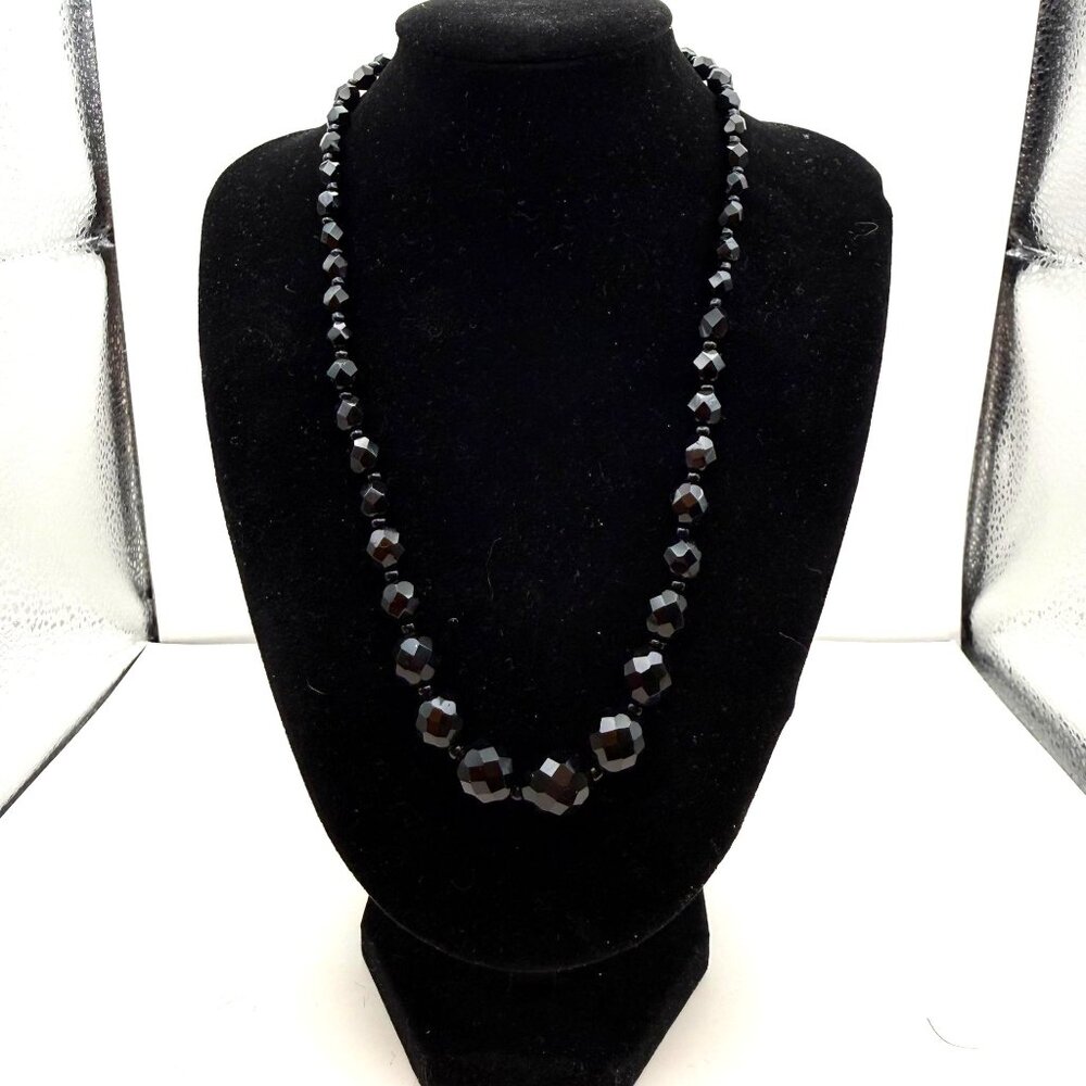 VTG Black Faceted Glass Bead Necklace Graduated Beads Classic Fashion Jewelry